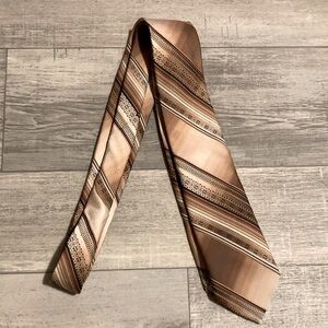 Neck tie. Neutral tones.